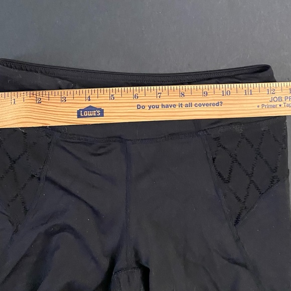 Black Pyramid Mesh Workout Capri Leggings - Women, size S/M stretch - Picture 5 of 11